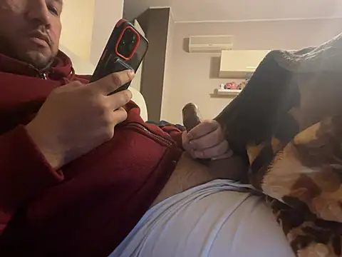 latinocalientehot online show from February 6, 2026, 9:07 pm