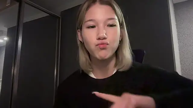 lilXdomiii online show from April 10, 2026, 1:49 pm