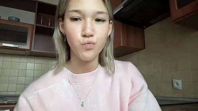 lilXdomiii online show from April 17, 2026, 11:57 am