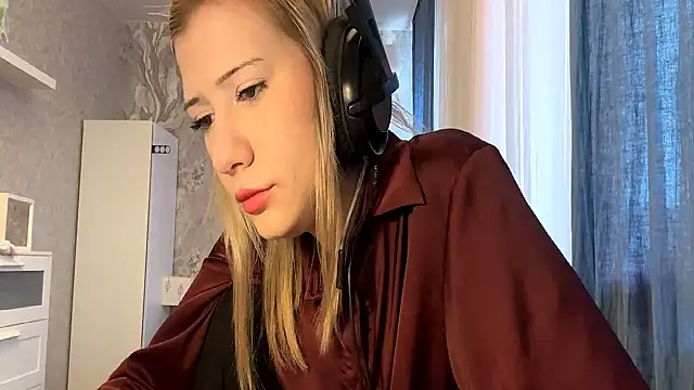 Snapshot of LadyFoxLove chatting on February 26, 2026, 11:31 am LadyFoxLove online show from February 26, 2026, 11:31 am