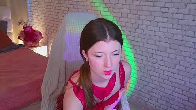 Snapshot of LunarDreamm chatting on February 5, 2026, 1:27 pm LunarDreamm online show from February 5, 2026, 1:27 pm