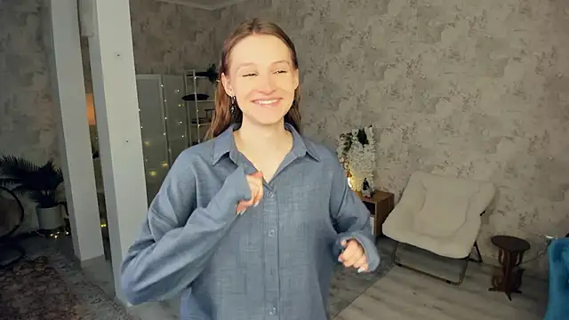 Snapshot of LianneBynon chatting on February 13, 2026, 7:37 am LianneBynon online show from February 13, 2026, 7:37 am