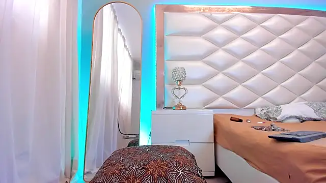 EvelynDivine online show from February 25, 2026, 1:21 pm