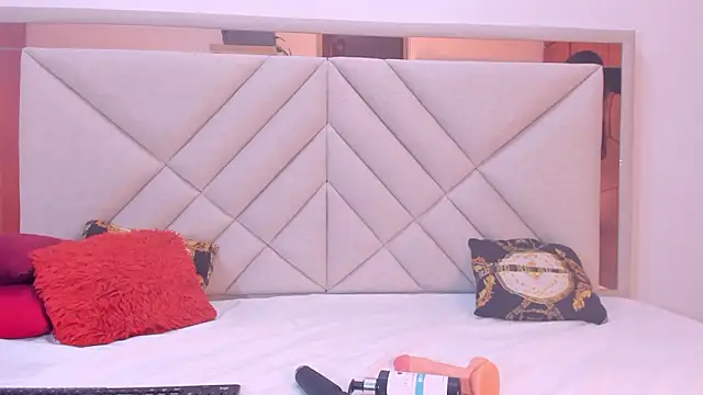 Snapshot of AmberQueen1 chatting on February 21, 2026, 12:06 pm AmberQueen1 online show from February 21, 2026, 12:06 pm