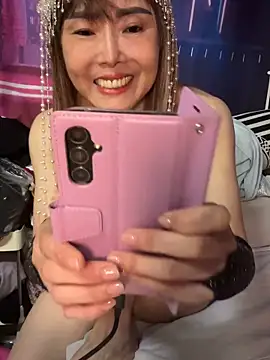 lenanane0126 online show from May 6, 2026, 10:59 pm