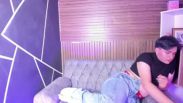 noahWolff  online show from February 12, 2026, 5:13 am