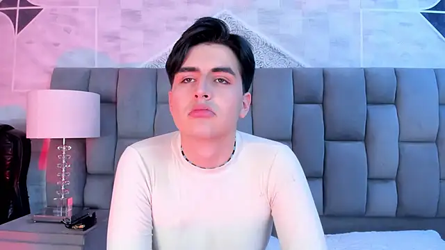 noahWolff  online show from February 24, 2026, 4:43 am