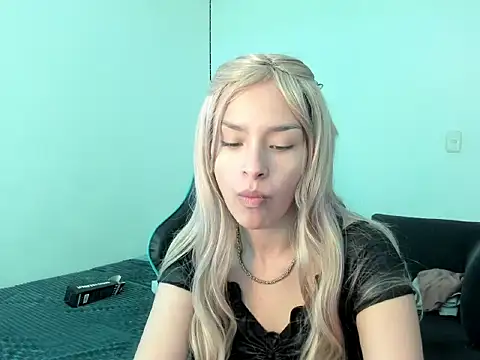 Snapshot of Megan_Blue_ chatting on February 17, 2026, 4:24 pm Megan Blue online show from February 17, 2026, 4:24 pm