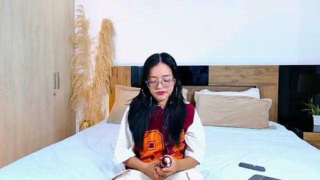 Snapshot of AntonellaBons chatting on July 18, 2026, 2:32 pm AntonellaBons online show from July 18, 2026, 2:32 pm