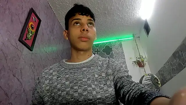 sexyboys cutexx18 online show from February 1, 2026, 9:13 pm