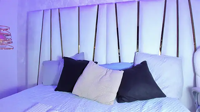 Snapshot of SofiaGlow_ chatting on February 12, 2026, 3:01 am SofiaGlow online show from February 12, 2026, 3:01 am