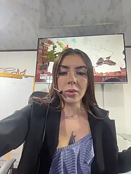 Snapshot of Sweet_bellaa_ chatting on April 23, 2026, 4:35 am Sweet bellaa online show from April 23, 2026, 4:35 am