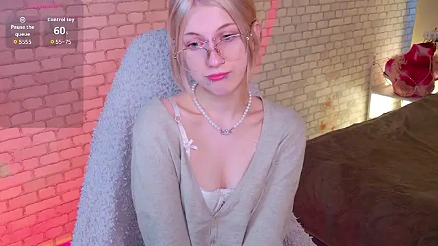 Snapshot of alicedews chatting on February 24, 2026, 2:04 pm alicedews online show from February 24, 2026, 2:04 pm