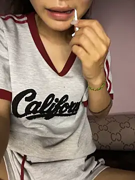 siting00 online show from April 7, 2026, 1:44 pm