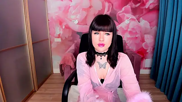 Snapshot of LuxSiren chatting on February 23, 2026, 1:47 am LuxSiren online show from February 23, 2026, 1:47 am