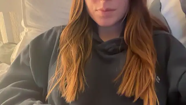 Snapshot of Lucyschickt chatting on February 17, 2026, 4:57 pm Lucyschickt online show from February 17, 2026, 4:57 pm