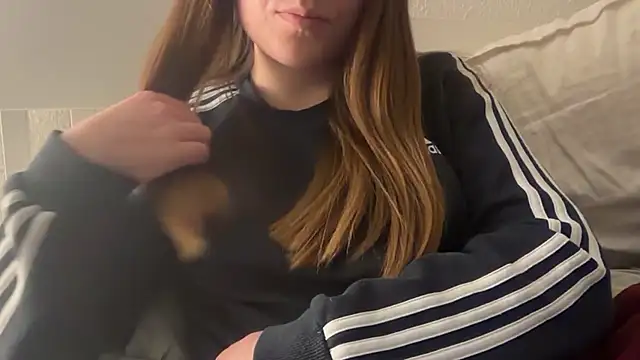 Snapshot of Lucyschickt chatting on February 26, 2026, 5:45 pm Lucyschickt online show from February 26, 2026, 5:45 pm