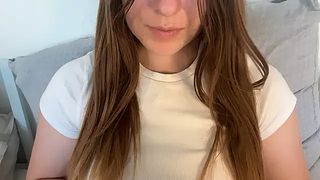 Lucyschickt online show from May 29, 2026, 1:31 pm