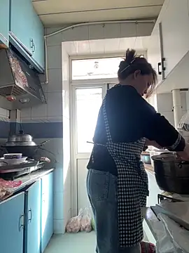 Youyou 12 online show from March 6, 2026, 1:35 am