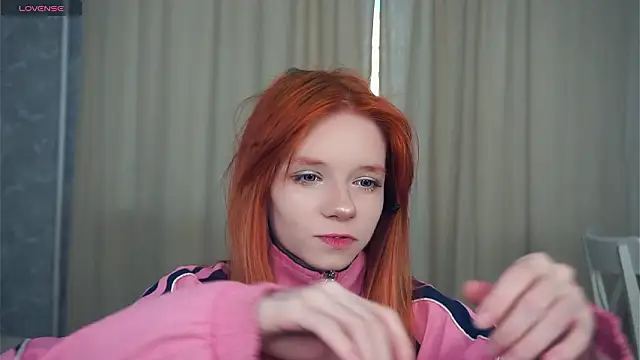 Snapshot of TarynPalek chatting on February 6, 2026, 6:29 am TarynPalek online show from February 6, 2026, 6:29 am