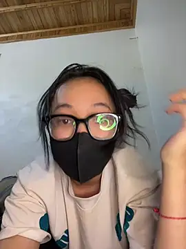 Snapshot of Leeeiuu chatting on February 6, 2026, 3:04 pm Leeeiuu online show from February 6, 2026, 3:04 pm