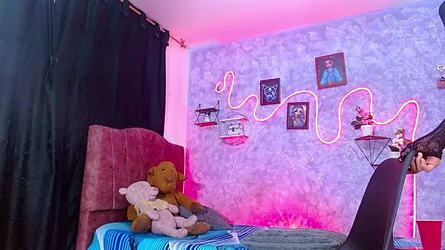 Snapshot of Everlin__Hot_ chatting on February 5, 2026, 11:26 am Everlin Hot online show from February 5, 2026, 11:26 am