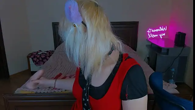 hannah kitty punk online show from April 13, 2026, 8:03 pm