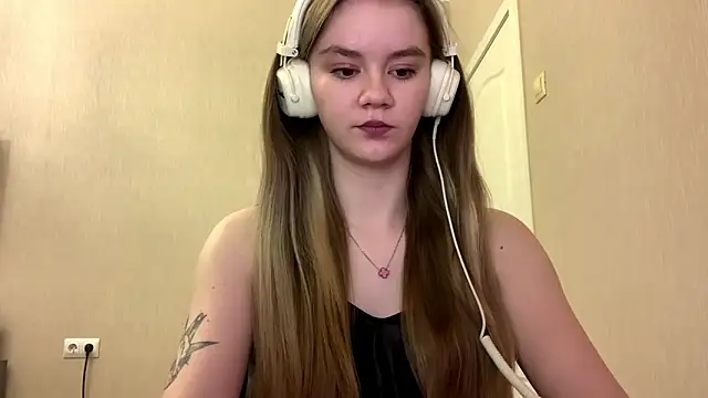 Snapshot of AgnesShy_ chatting on February 23, 2026, 7:39 am AgnesShy online show from February 23, 2026, 7:39 am