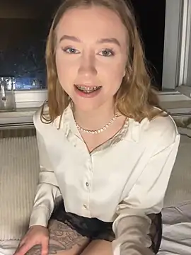 Snapshot of romyxxs chatting on February 28, 2026, 9:16 pm romyxxs online show from February 28, 2026, 9:16 pm