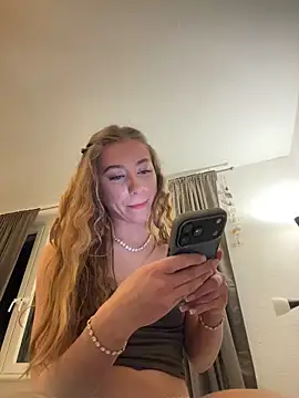 romyxxs online show from March 31, 2026, 9:48 pm