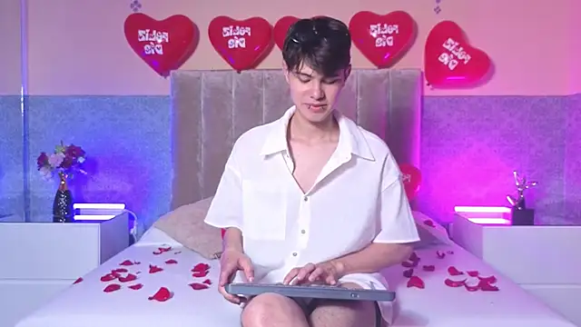 Snapshot of Derek_Sinn chatting on February 14, 2026, 9:11 pm Derek Sinn online show from February 14, 2026, 9:11 pm