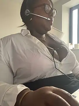 Snapshot of BouncyBBW chatting on February 27, 2026, 11:32 am BouncyBBW online show from February 27, 2026, 11:32 am