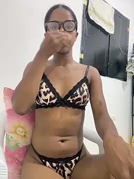 LIA PARKERR online show from April 8, 2026, 1:27 am