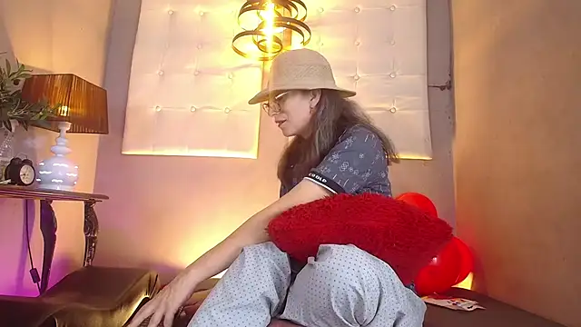 laurasofia45 online show from March 7, 2026, 1:24 am