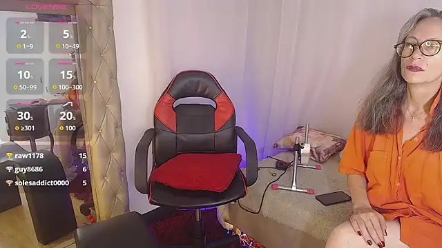 laurasofia45 online show from April 15, 2026, 3:30 pm