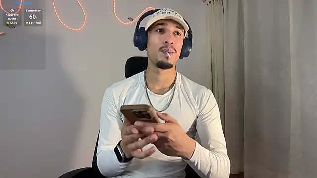 Snapshot of rafael_stone11 chatting on February 25, 2026, 12:20 am rafael stone11 online show from February 25, 2026, 12:20 am