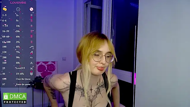 AdeLuna online show from June 4, 2026, 9:21 pm