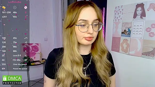 AdeLuna online show from June 11, 2026, 1:49 am