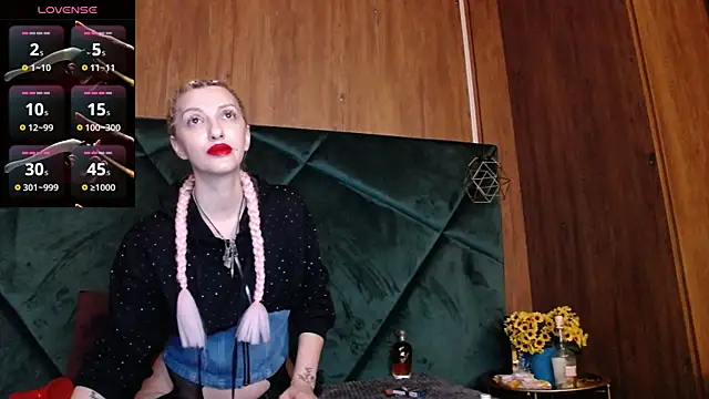 LannaQuinn online show from April 3, 2026, 2:42 am