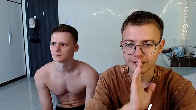 NikiKerryCum online show from May 23, 2026, 3:23 am