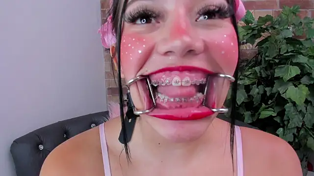 foxy vera online show from May 11, 2026, 2:56 pm