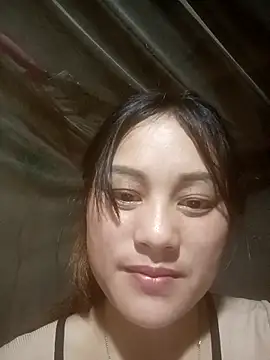 Snapshot of Momo-biki chatting on May 1, 2026, 12:21 pm Momo-biki online show from May 1, 2026, 12:21 pm