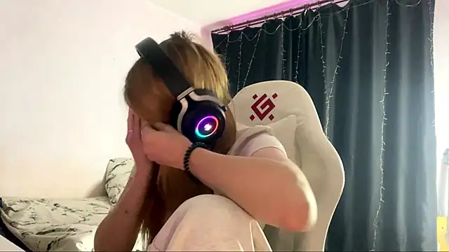 axin burnell online show from April 6, 2026, 6:20 pm