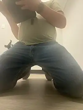 yolanda339 online show from April 13, 2026, 4:56 pm