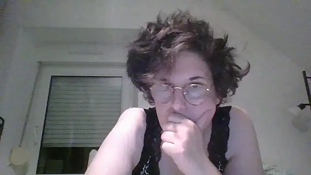 OIseauNoir88 online show from April 8, 2026, 7:58 pm