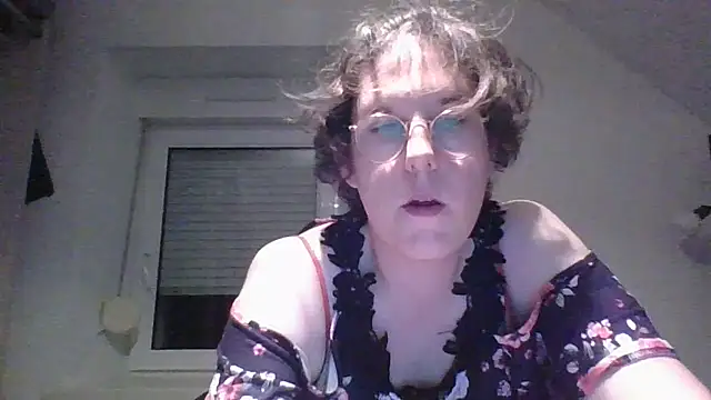 OIseauNoir88 online show from April 9, 2026, 7:08 pm