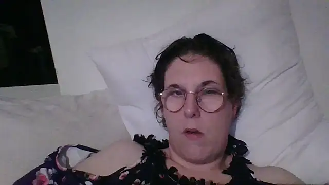 OIseauNoir88 online show from April 21, 2026, 7:50 pm