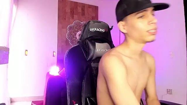 Snapshot of juan_posada chatting on February 14, 2026, 7:21 pm juan posada online show from February 14, 2026, 7:21 pm