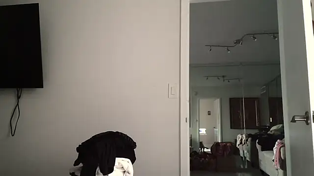 AlexisKayx online show from April 18, 2026, 11:38 pm