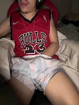 hungtwinkBR online show from April 8, 2026, 9:37 pm